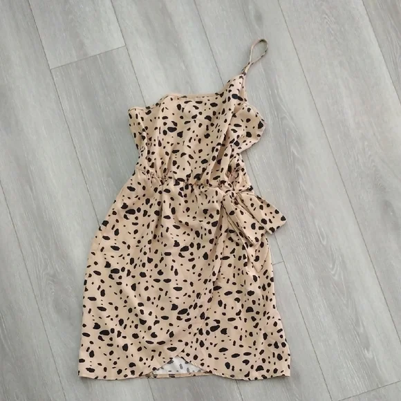 SHEIN Tan and Black One Strap Dress - Picture 3 of 14